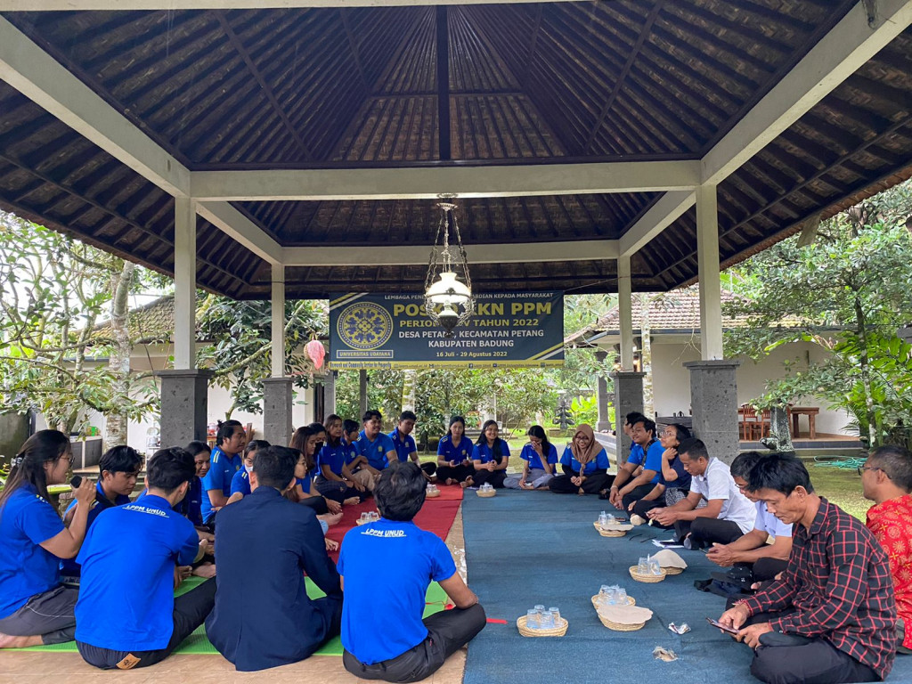 Perbekel Petang Menghadiri Acara Pelepasan dan Perpisahan KKN PPM Universitas Udayana Periode XXV Tahun 2022